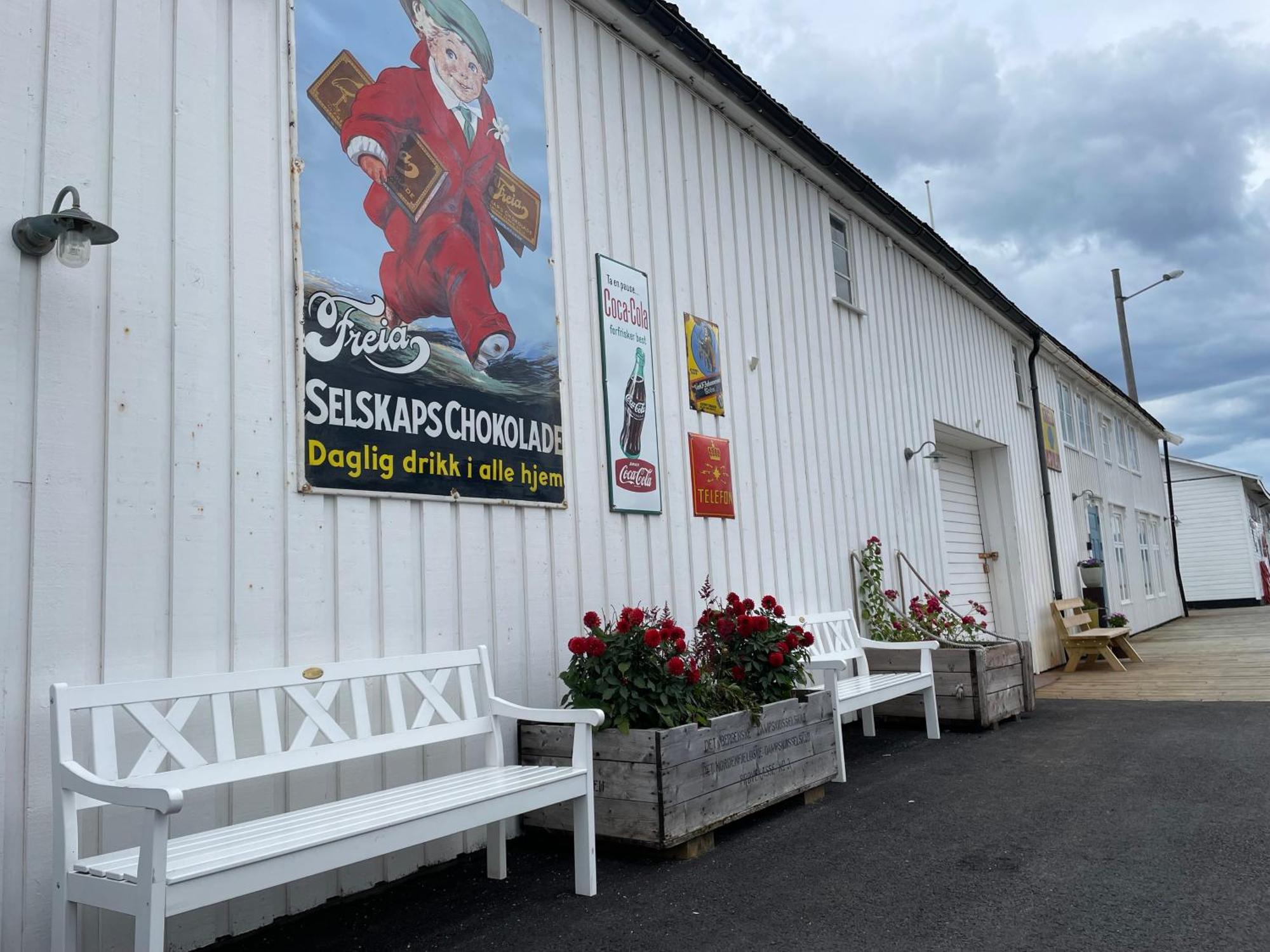 1. Etg I Dampskipsbrygga, Lodingen Havn 外观 照片