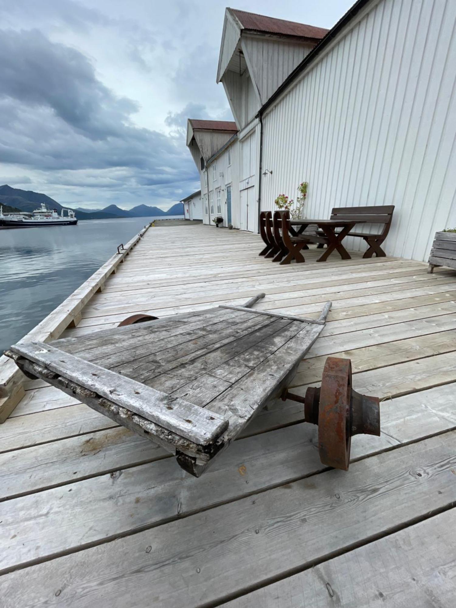 1. Etg I Dampskipsbrygga, Lodingen Havn 外观 照片