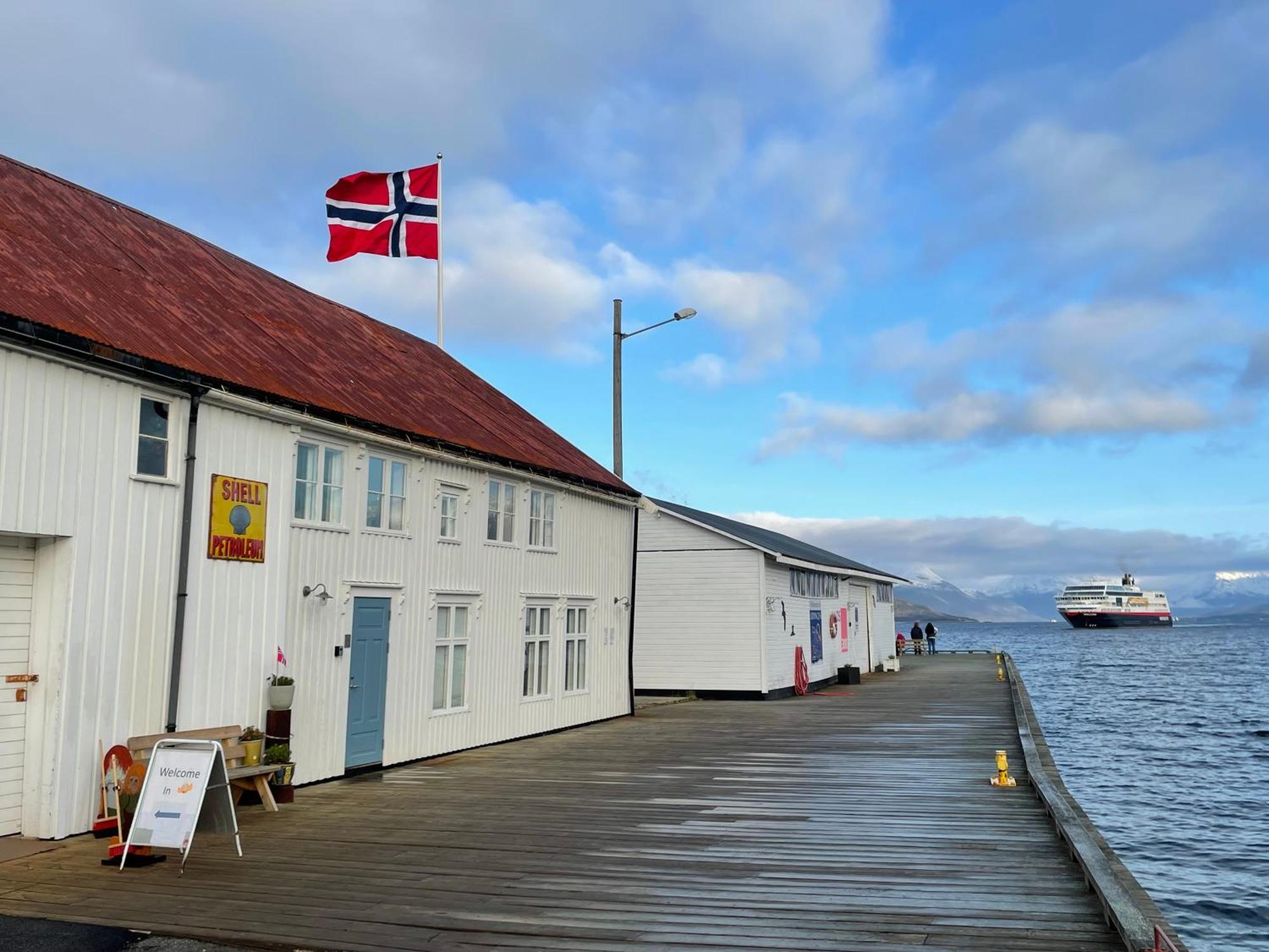 1. Etg I Dampskipsbrygga, Lodingen Havn 外观 照片