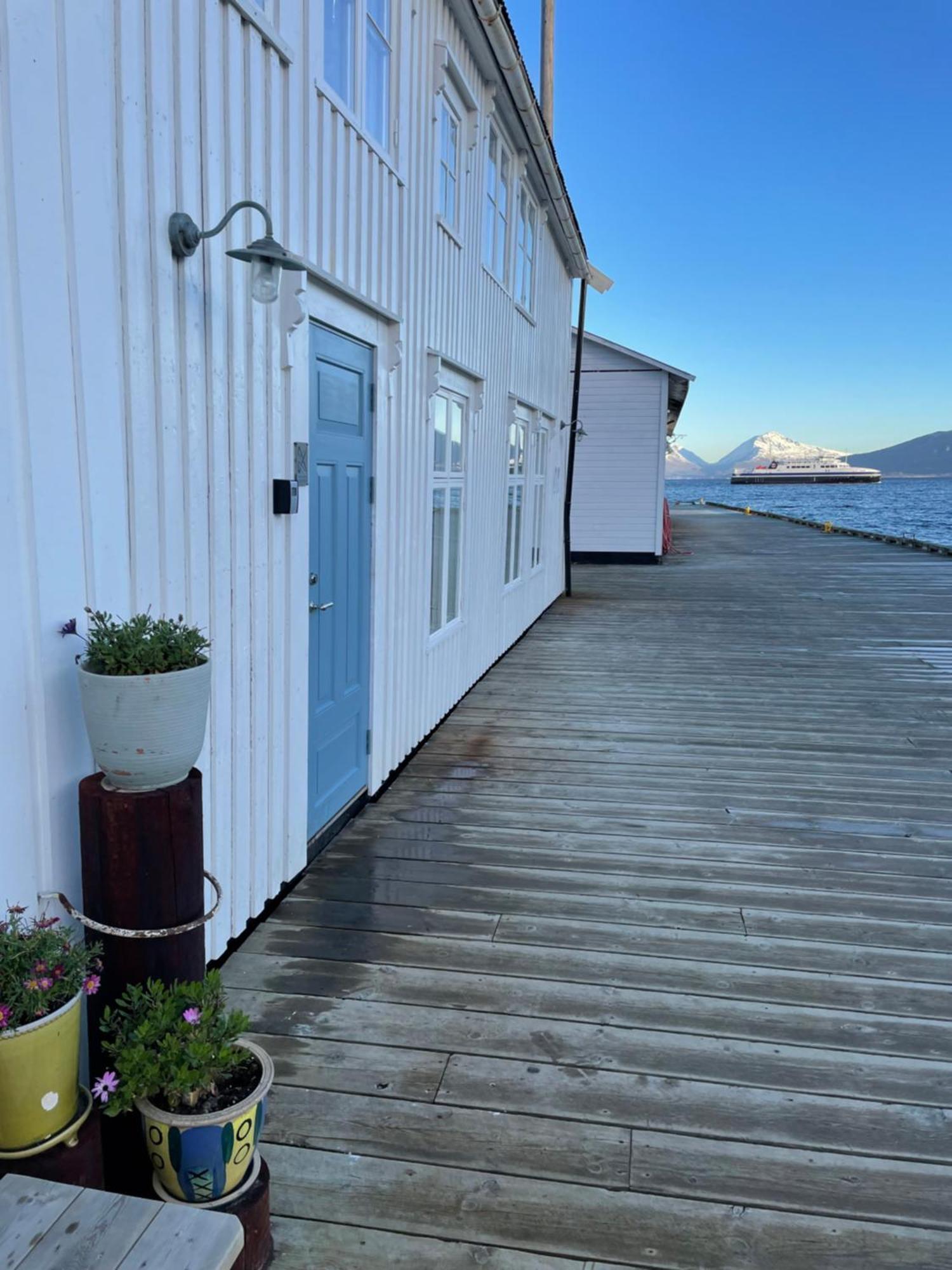 1. Etg I Dampskipsbrygga, Lodingen Havn 外观 照片