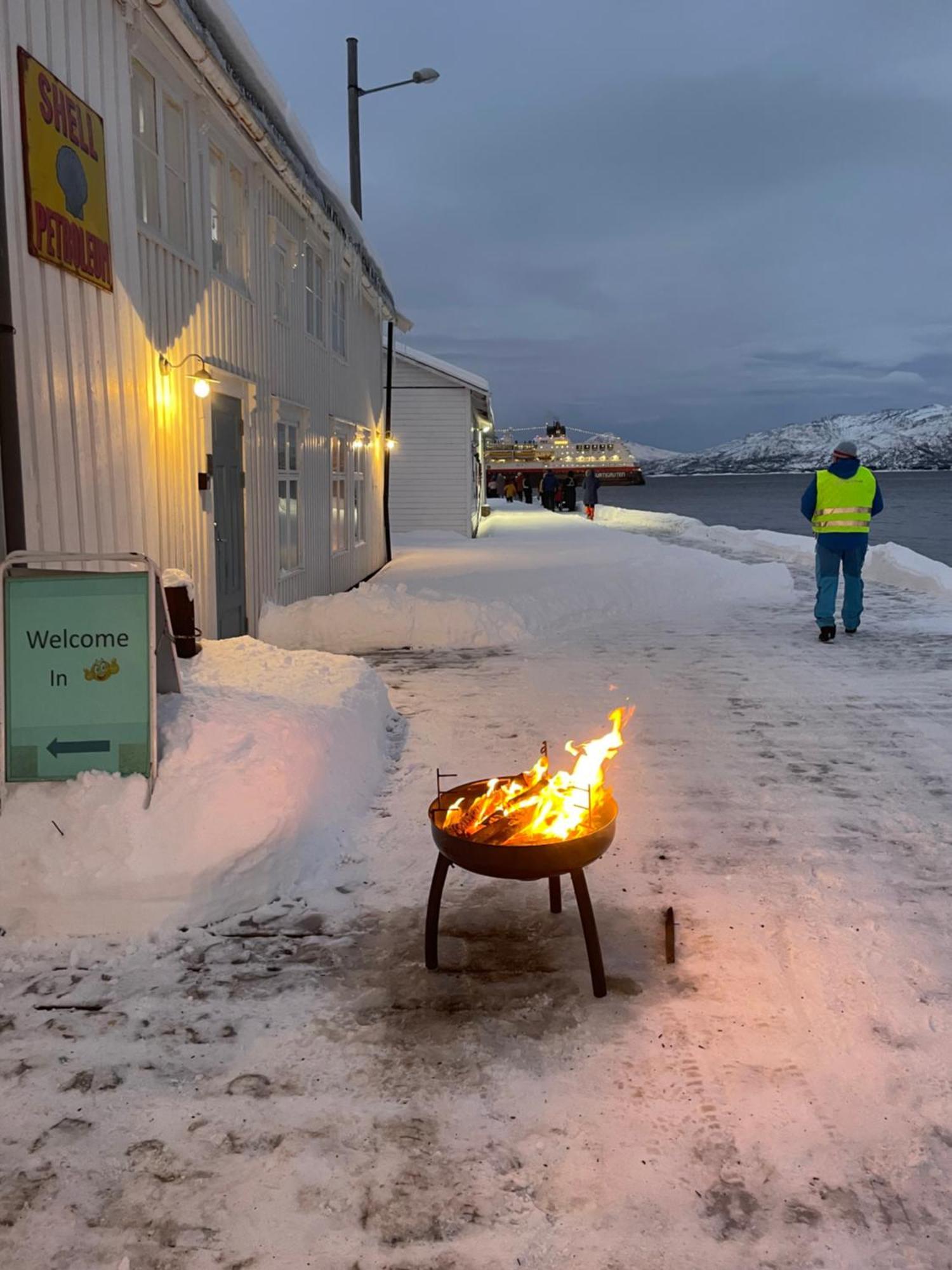 1. Etg I Dampskipsbrygga, Lodingen Havn 外观 照片